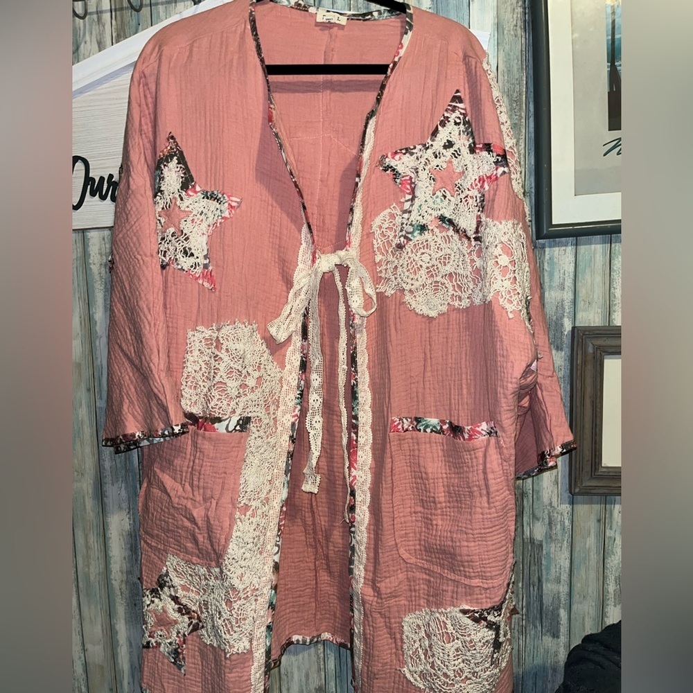 🌸POL Small Flamingo Pink Kimono Style Jacket with Lace Accents Floral Trim P006 - Picture 3 of 8